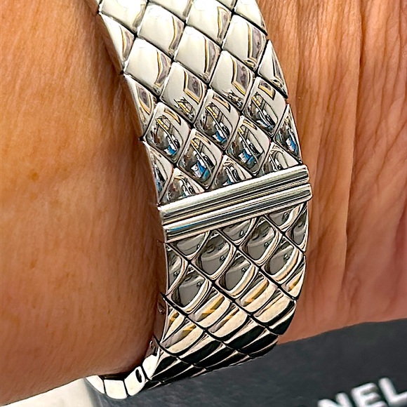 Pristine Chanel Matelasse Watch w/original box,case,certificate of authenticity - Picture 13 of 16